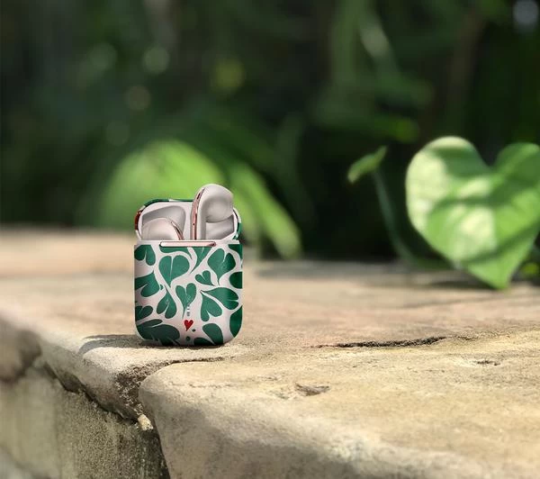VQ Wren Wireless Bluetooth Earbuds - Cath Kidston Marble Hearts Green 4 VQ Wren Wireless Bluetooth Earbuds - Cath Kidston Marble Hearts Green - Image 2