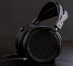 Audeze LCD-X Planar Magnetic Leather Studio Headphones (Full Kit) 8 Audeze LCD-X Planar Magnetic Leather Studio Headphones (Full Kit) -Audio Bliss Boutique Audeze LCD X ImageOnDark 1 2000x 4ebdab66 5bdf 4617 99ed 04efba07b545
