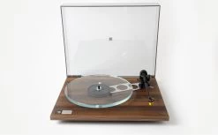 Rega Planar 3 Turntable - 50th Anniversary Edition 19 Rega Planar 3 Turntable - 50th Anniversary Edition -Audio Bliss Boutique PL3 50th gallery3 1