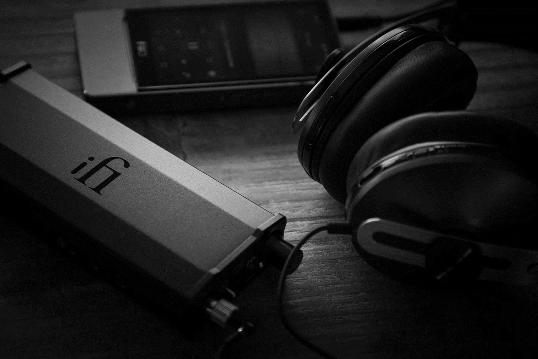 IFi Micro IDSD Black Label Combo Desktop DAC And Headphone Amplifier 6 IFi Micro IDSD Black Label Combo Desktop DAC And Headphone Amplifier - Image 4