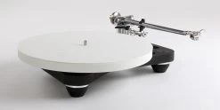 Rega Planar 10 Turntable