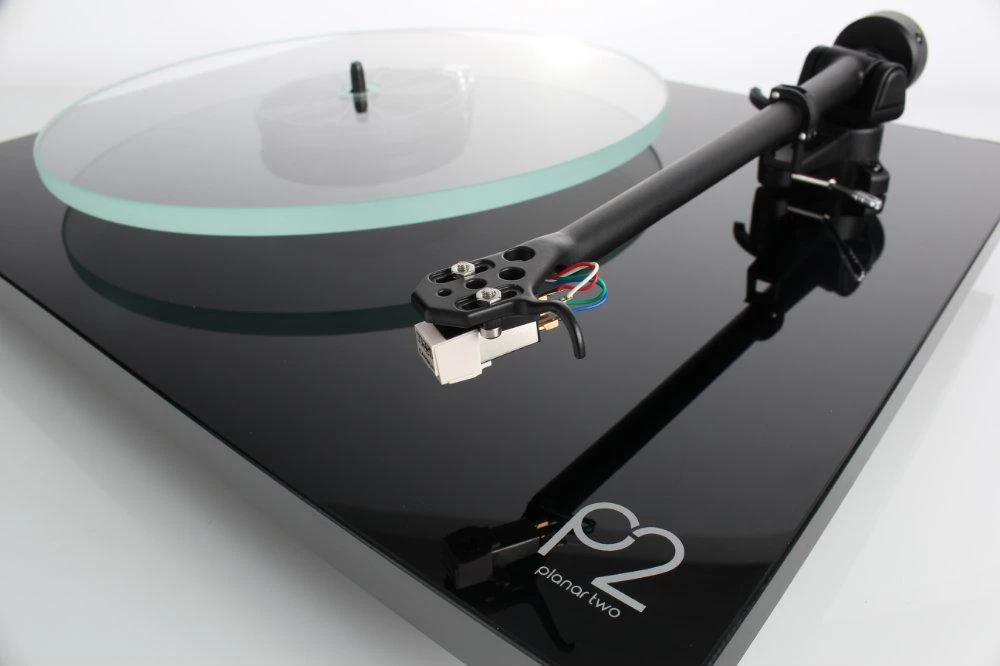 Rega Planar 2 Turntable With RB220 Tonearm And Carbon MM Cartridge 4 Rega Planar 2 Turntable With RB220 Tonearm And Carbon MM Cartridge - Image 2