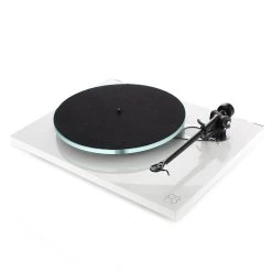 Rega Planar 3 Turntable -Audio Bliss Boutique rega planar3wht NOCART 1800x 8c5ebafd 4957 47eb 84d5 f0d228e46c95