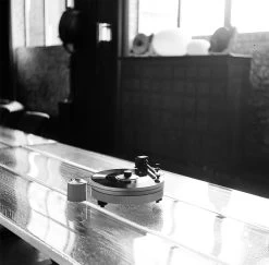 Pro-Ject RPM 5 Carbon Turntable With Sumiko Amethyst Cartridge -Audio Bliss Boutique rpm 5 carbon 5