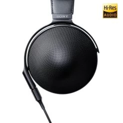 Sony MDRZ1R Signature Hi-Res Over-Ear Headphones (Black) -Audio Bliss Boutique sony mdr z1r hires audio exquisite quality headphones sony malaysia w fotoshangrila 1711 09 F433887 2
