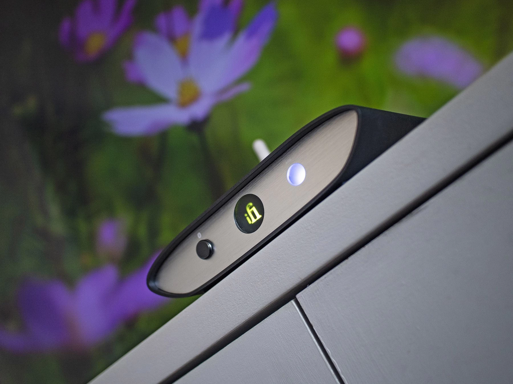 IFi Zen Blue HiFi Bluetooth Receiver Desktop DAC/Adapter 5 IFi Zen Blue HiFi Bluetooth Receiver Desktop DAC/Adapter - Image 3