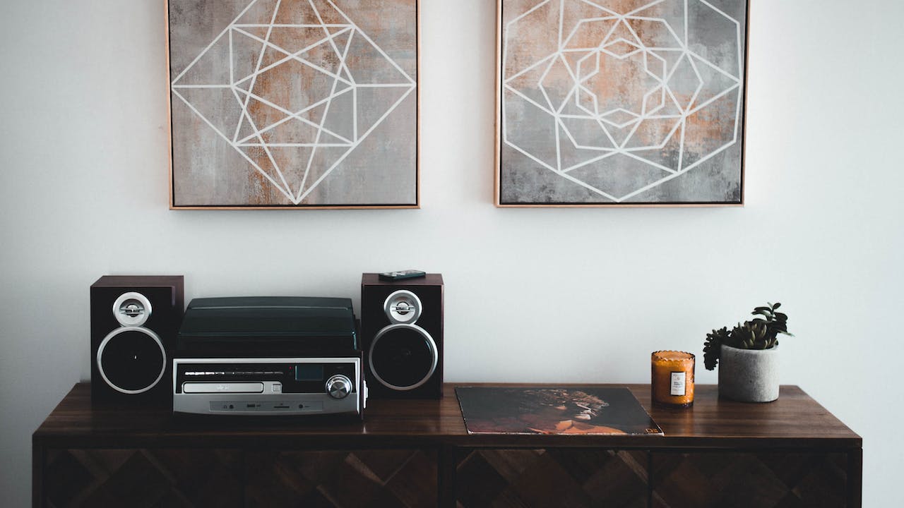 Audio Bliss Boutique -Audio Bliss Boutique pexels spencer selover 706144